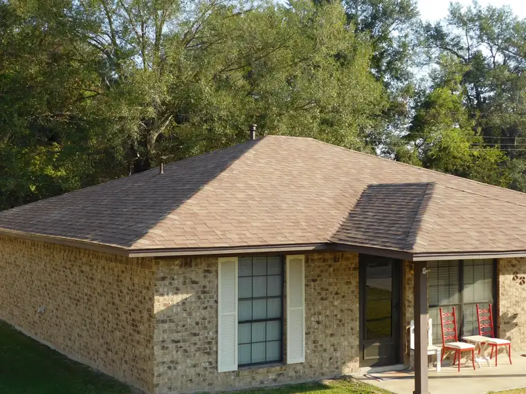 Light brown Malarkey Sienna Blend shingle roof on a single-story brick home in Van
